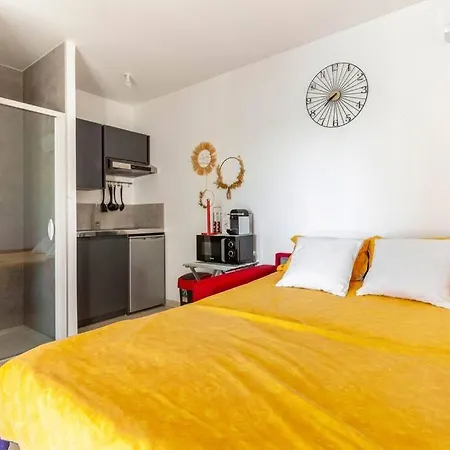 Neuf Avec Acces Piscine