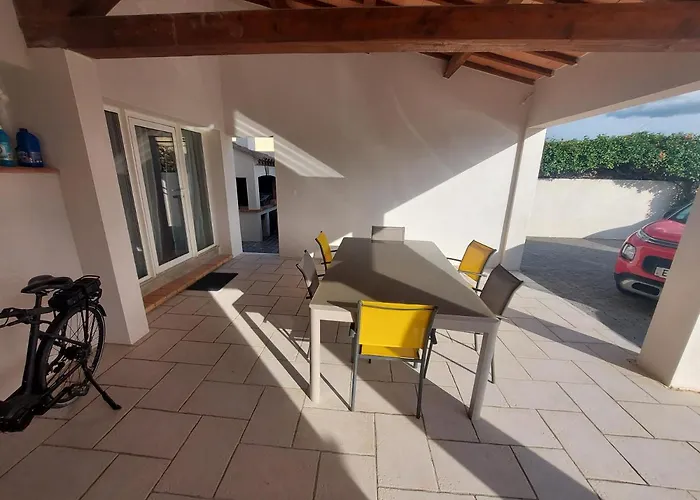 Apartment Neuf Avec Acces Piscine