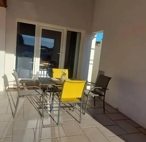 Neuf Avec Acces Piscine *